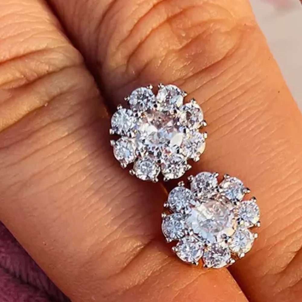 Beautiful Crystal Earrings - Picture 4 of 10